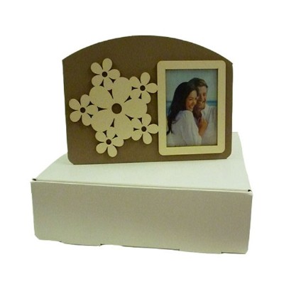porta foto legno scuro con decoro fiori
