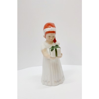 mini elsa bianca che porge un regalo