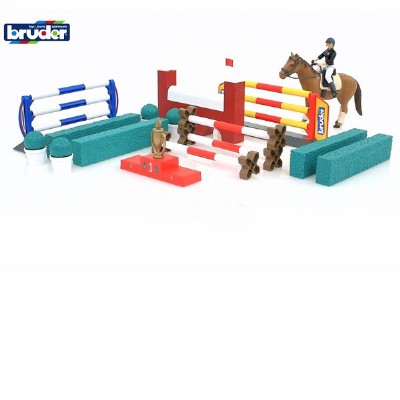 percorso ad ostacoli con amazzone e cavallo